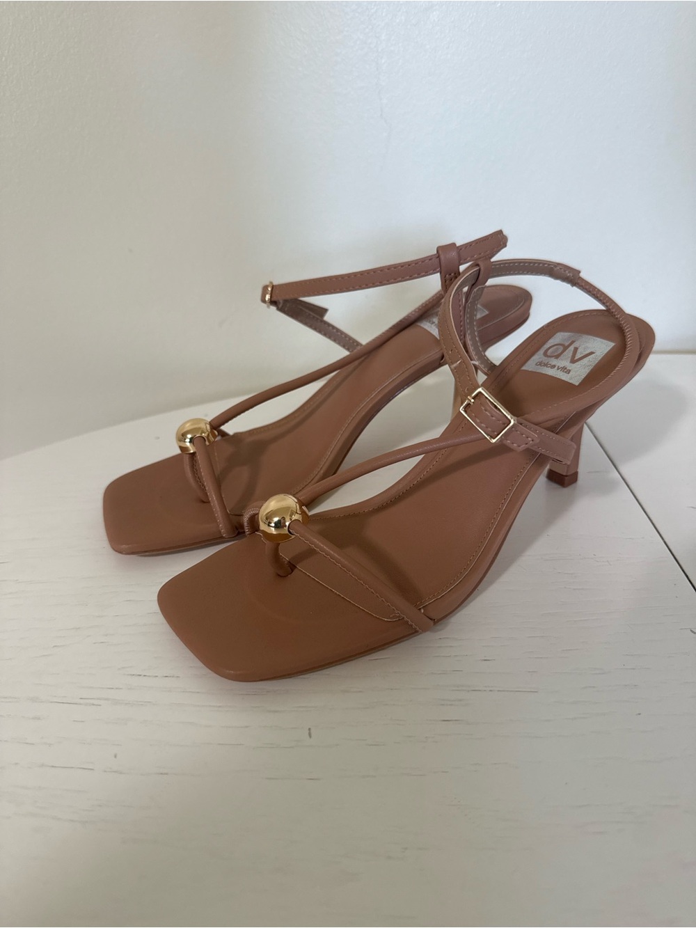 dv by Dolce Vita Brown Strappy Toe-Ring Kitten Heel Sandals Brand New 8.5